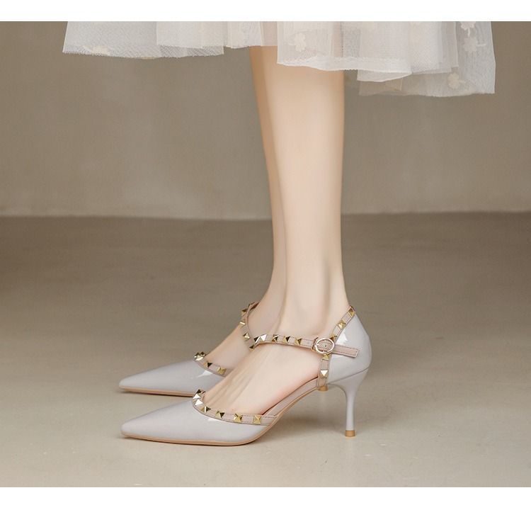 free shipping Stylish sandals with pointed temperament patent leather slim heels hollow sandals with a girlish feel versatile high heels new