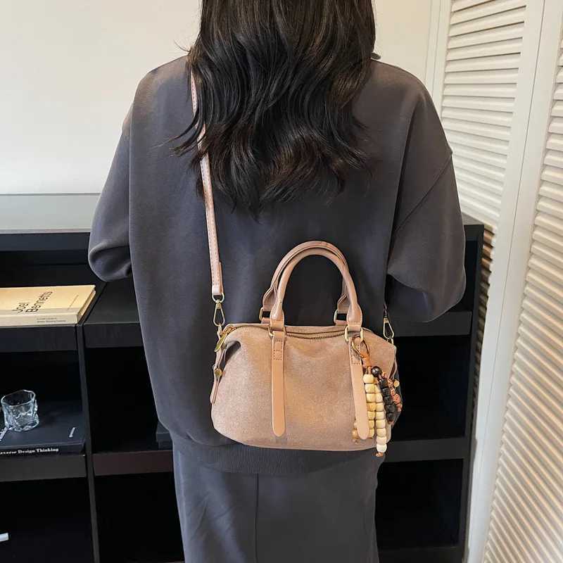 2025 New Vintage Shoulder Bag for Women Chic Crossbody Purse with Top Handle Retro Versatile Handbag Elegant PracticalT251218