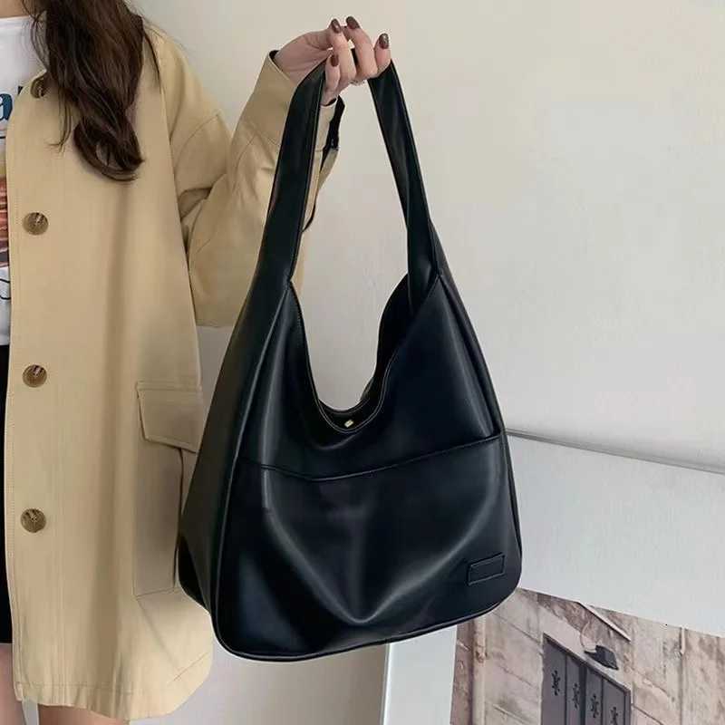 Large capacity tote bag new black leather simple casual commuting womens bag fashionable and versatile single shoulder bagT251218