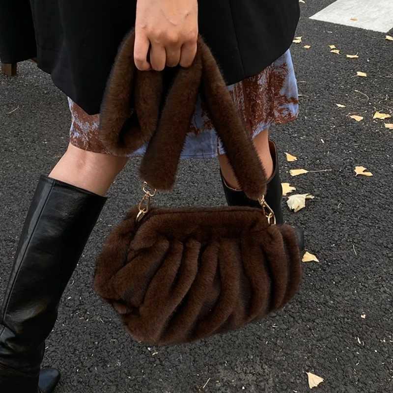 Fashionable Wrinkled Cloud Bag Soft Faux Fur Small Shoulder Bags for Women 2025 Winter Trend Korean Plush Handbags Crossbody BagT251218