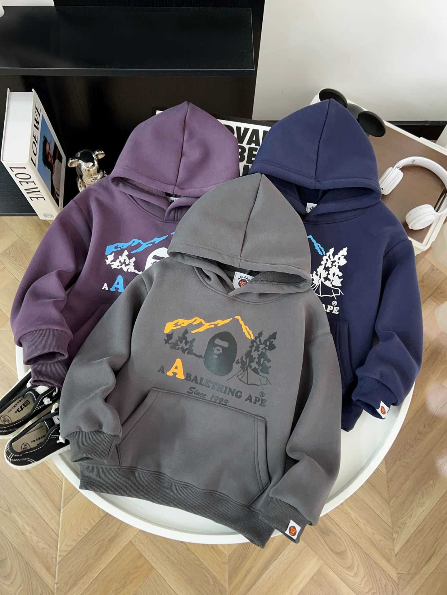 New winter kids' hoodie with alphabet print in minimalist style with a hooded design and pockets L251218