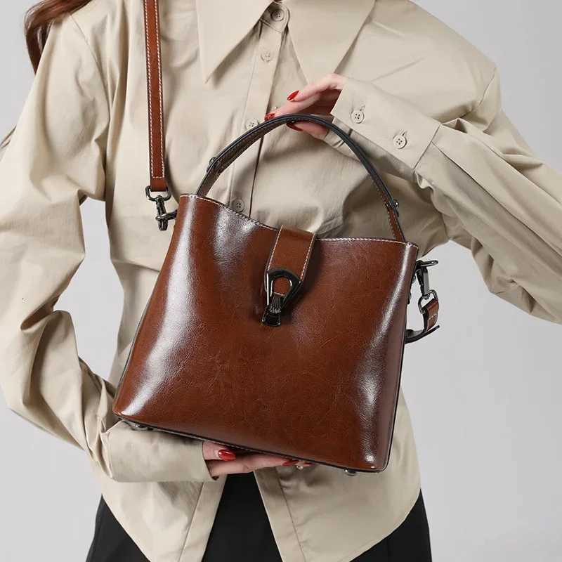 Female Cowhide Commuting Crossbody Bags Womens Retro Top-grain leather Shoulder Handbag Ladies Waxed Cowhid Genuine Leather BagT251218