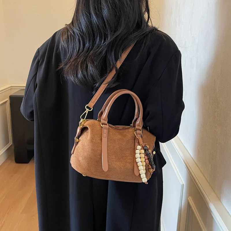 2025 New Vintage Shoulder Bag for Women Chic Crossbody Purse with Top Handle Retro Versatile Handbag Elegant PracticalT251218