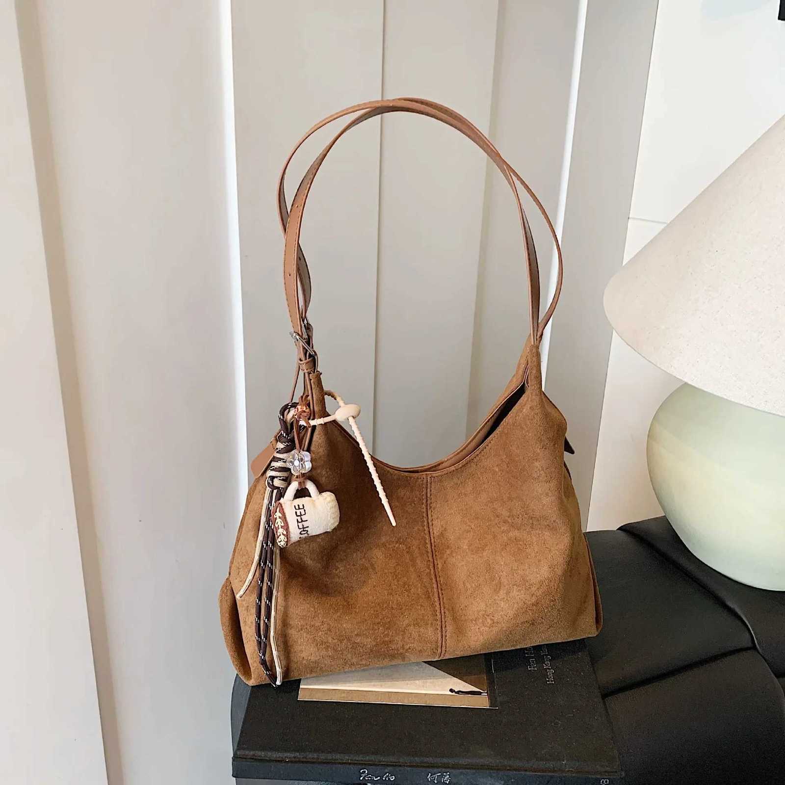 Autumn Winter Suede Womens Shoulder Bag Solid Versatile Underarm Bags Temperament Commute Handbag with Personalized PendantT251218