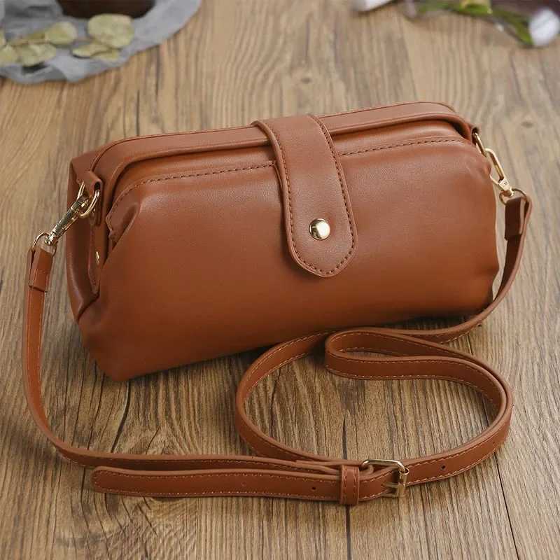 Womens Genuine Leather Shoulder Bag Trendy Brand Small Buckle Messenger Bag Fashion Ladies Crossbody Bags Female BolsasT251218