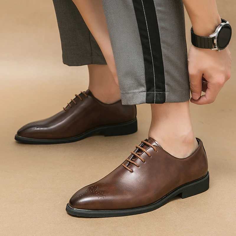 Luxury Classic Mens Leather Shoes High Quality Black Dress Shoes Man Comfort Pointed Oxford Shoes Man Wedding Shoes Size 38-46 Z251218