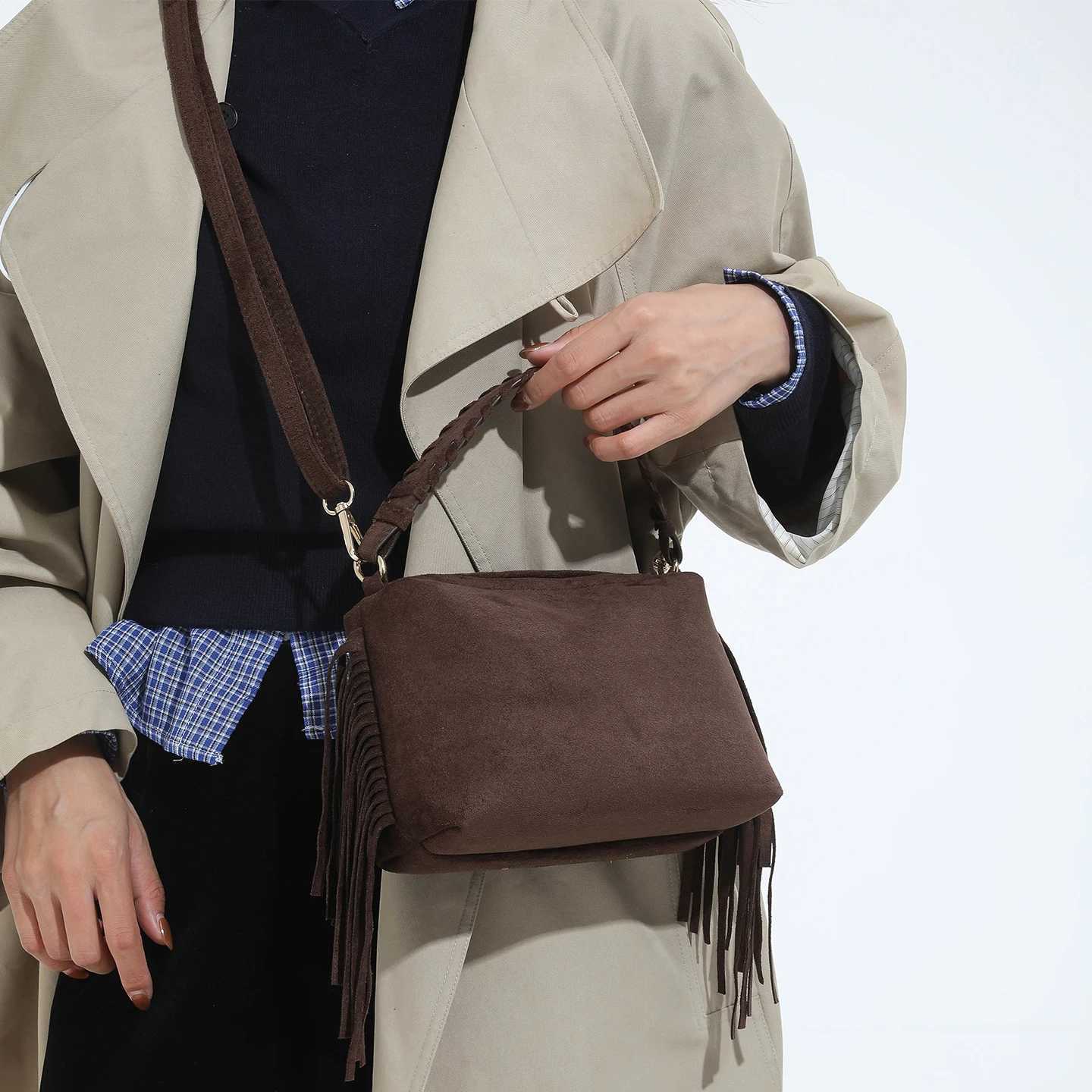 Retro Suede Tassel Handbag Autumn Winter New Womens Mini One Shoulder Bags Fashion Elegant Weave Crossbody Bag TrendT251218