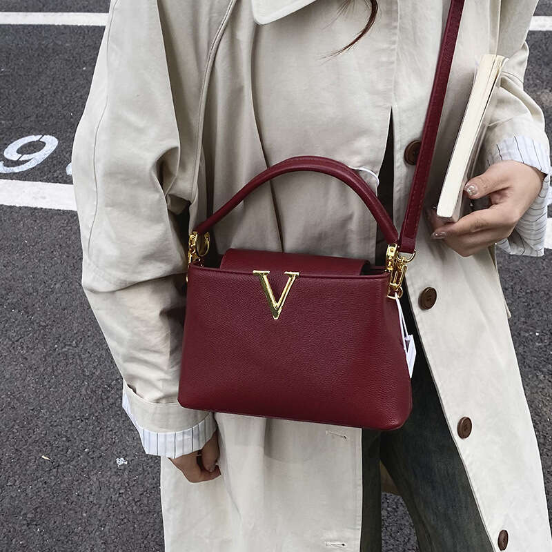 New Style Elegant Single Shoulder Lychee Pattern Fashion Simple Handheld Small Square Versatile Three-Dimensional Trendy Crossbody Bag