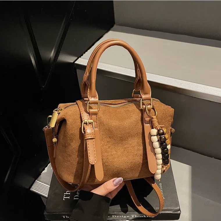 2025 New Vintage Shoulder Bag for Women Chic Crossbody Purse with Top Handle Retro Versatile Handbag Elegant PracticalT251218