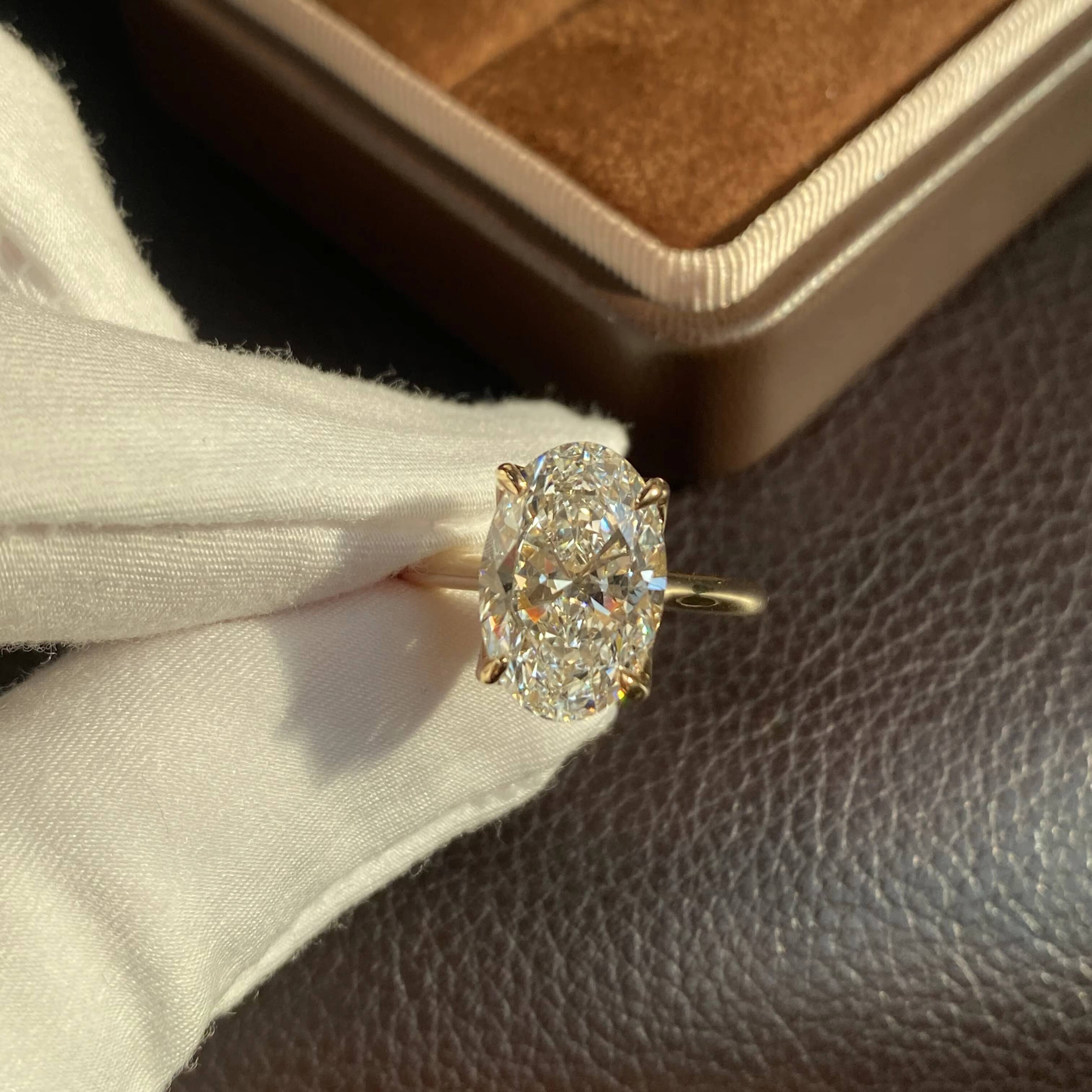 Valentines Day Pigeon Egg Solitaire Ring Oval Cut 2CT 3-5CT 18K IGI Certified CVD Lab Grown Diamond Ring for Engagement Wedding