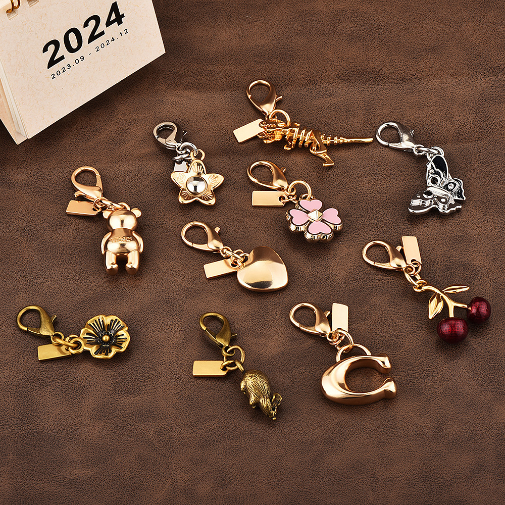 2Pcs Y2K Bag Charm Minimalist Bag Accessory Cute Key Chain Car Key Pendant High-End Bag Accessories Gold Color Bear Cherry Butterfly Backpack Ornament