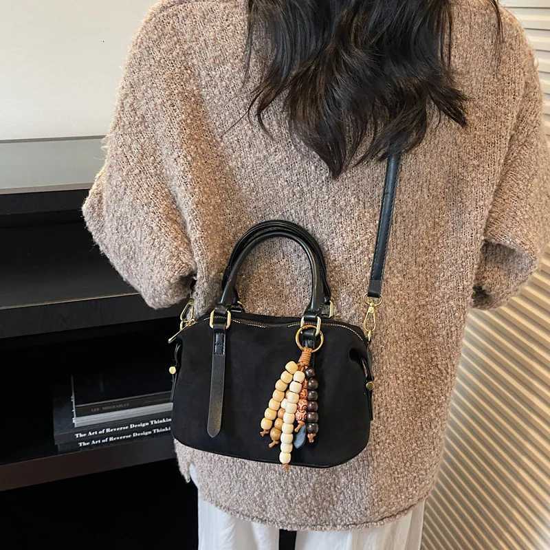 2025 New Vintage Shoulder Bag for Women Chic Crossbody Purse with Top Handle Retro Versatile Handbag Elegant PracticalT251218