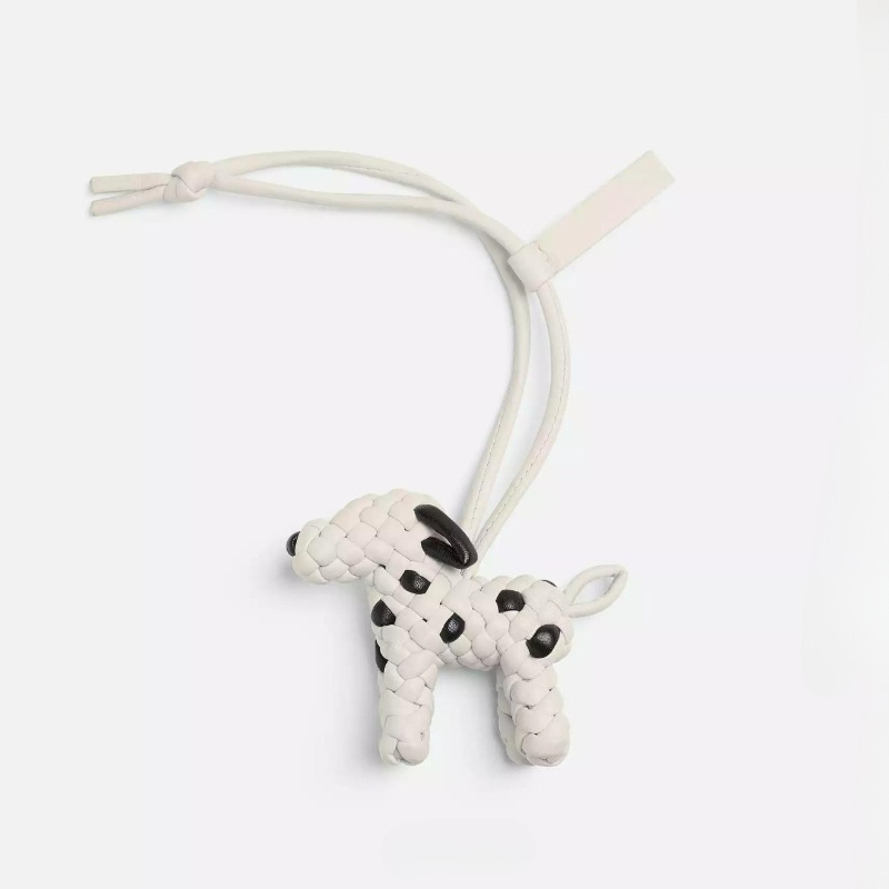 Designer Keychain Bag Charms Pendant Leather Puppy Keychains for Men and Women High-quality Car Keychains Keyring Couple Gifts
