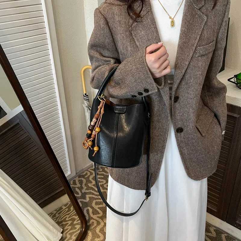 Sophisticated Women Shoulder Bag Luxe Leather Crossbody Purse Ladies Work To Weekend Transitional HandbagT251218