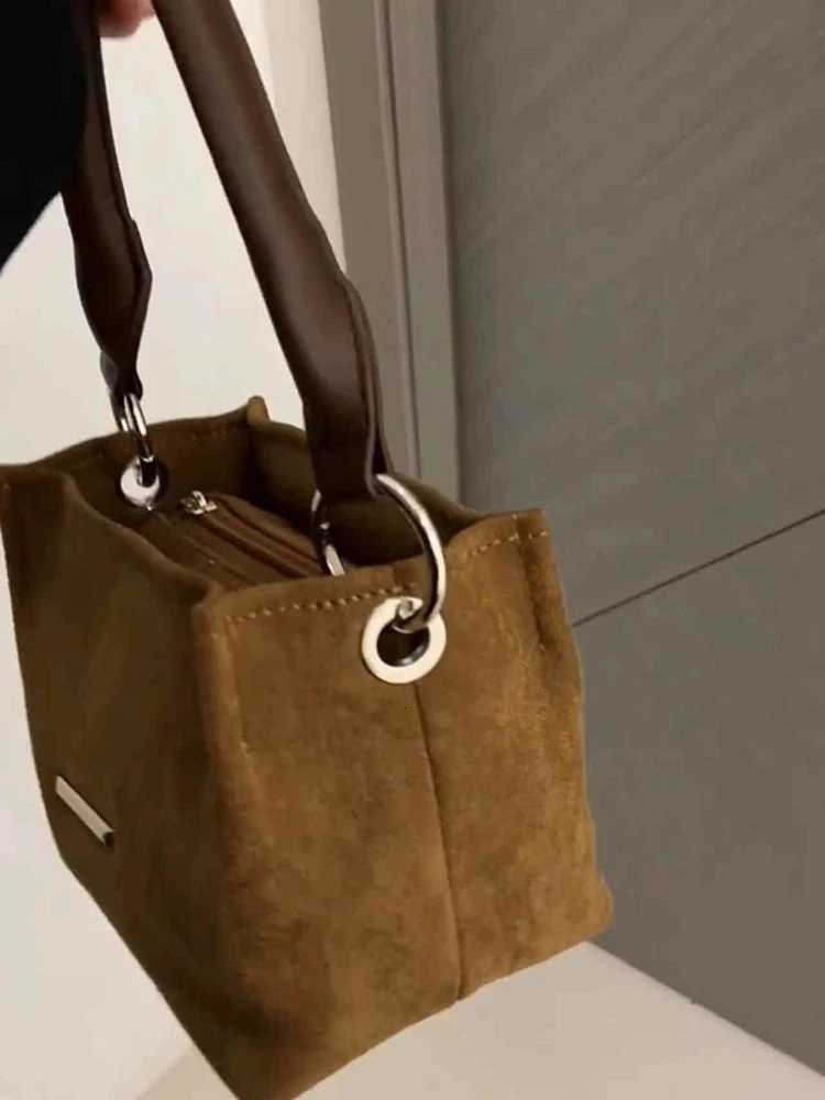 Vintage Suede Womens Handbags Autumn/Winter New Versatile Temperament Commute One Shoulder Bags Fashion Niche Crossbody BagsT251218