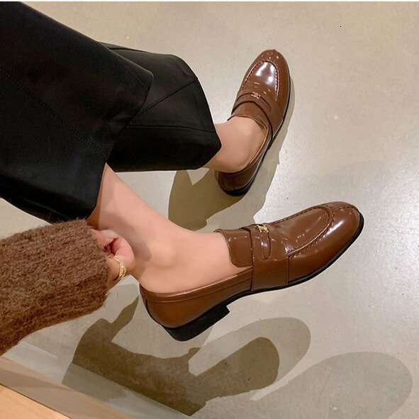 Gold Buckle Slip-On Lazy Loafers Designer Shoe Women British Style Small Leather Single Shoes 2026 New Model