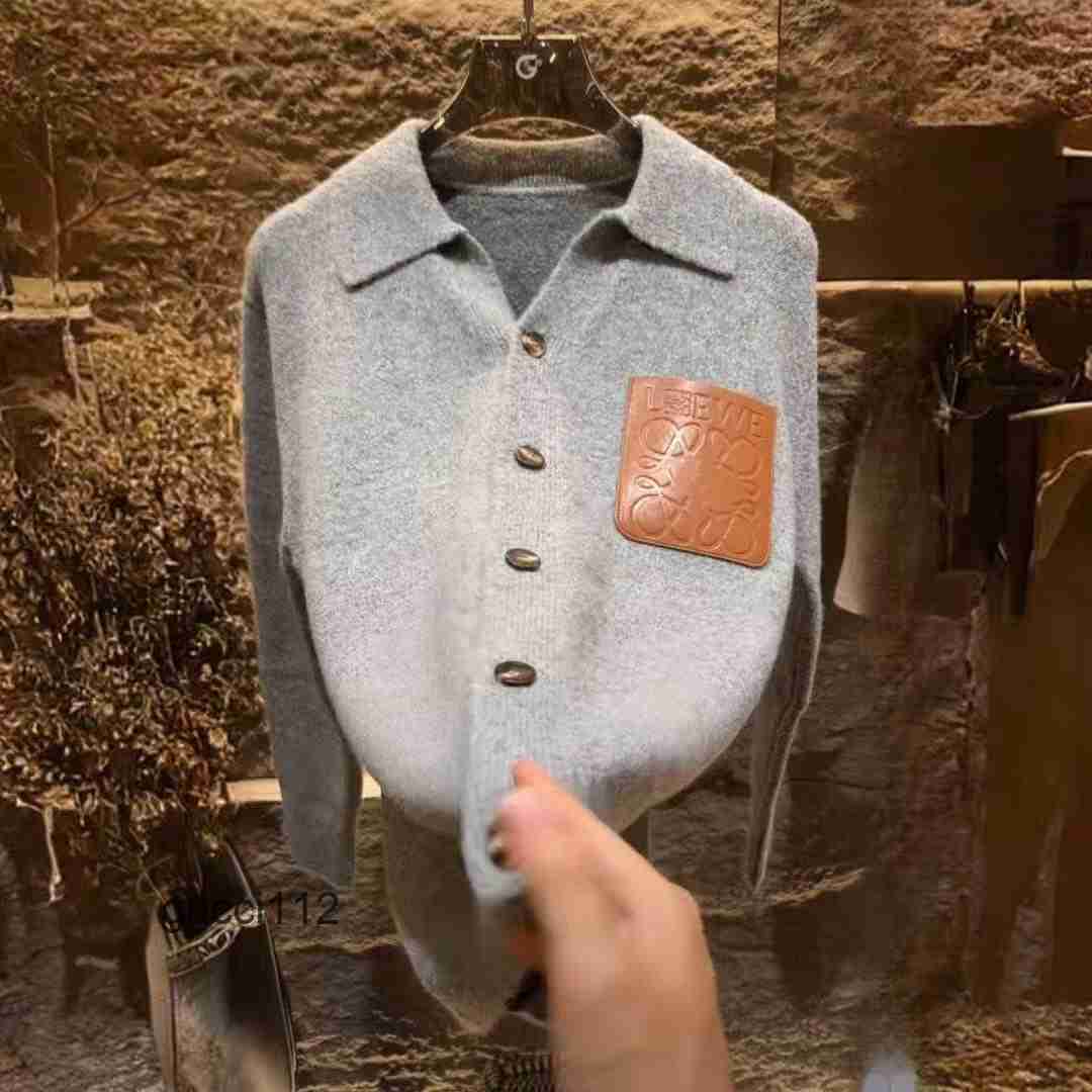 The top luxury cardigan sweater jacket for both men and women will be launched for the 25 autumn and winter season loewewomen loewetops loewes A7K5