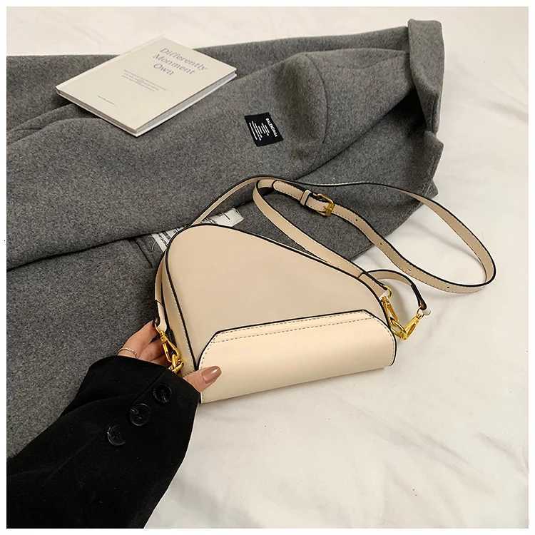 Luxury womens chain shoulder bag elegant PU leather womens crossbody bag fashionable and trendy design handbagT251218