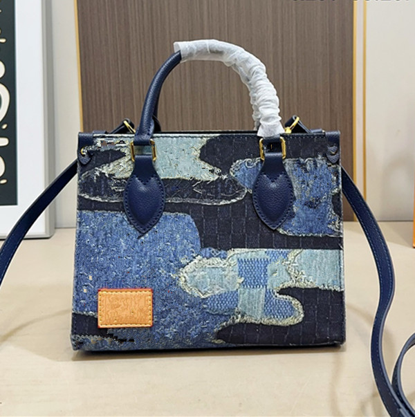 The new bag has simple and clean lines, with a grand upper body and huge capacity.