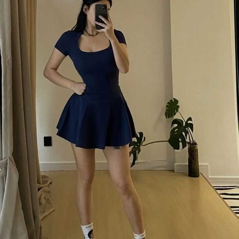 Sweet Spicy Chic Solid Color Mini Dress Short Sleeve French-Inspired Waist-Defining Petite A-Line Dress for Women Fall Fashion M260326