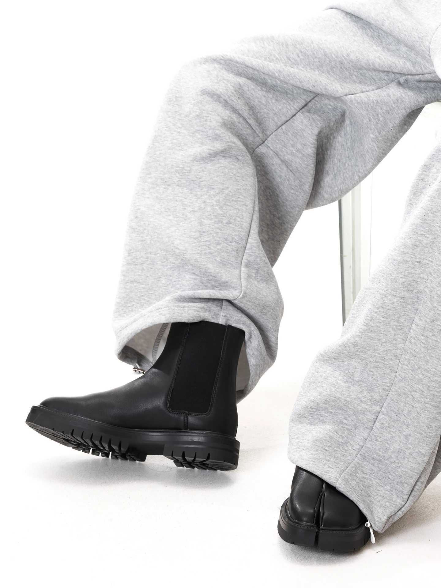 Tabi short leather boots mens autumn and winter personalized split toe shoes fashion Chelsea boots casual business Z251218