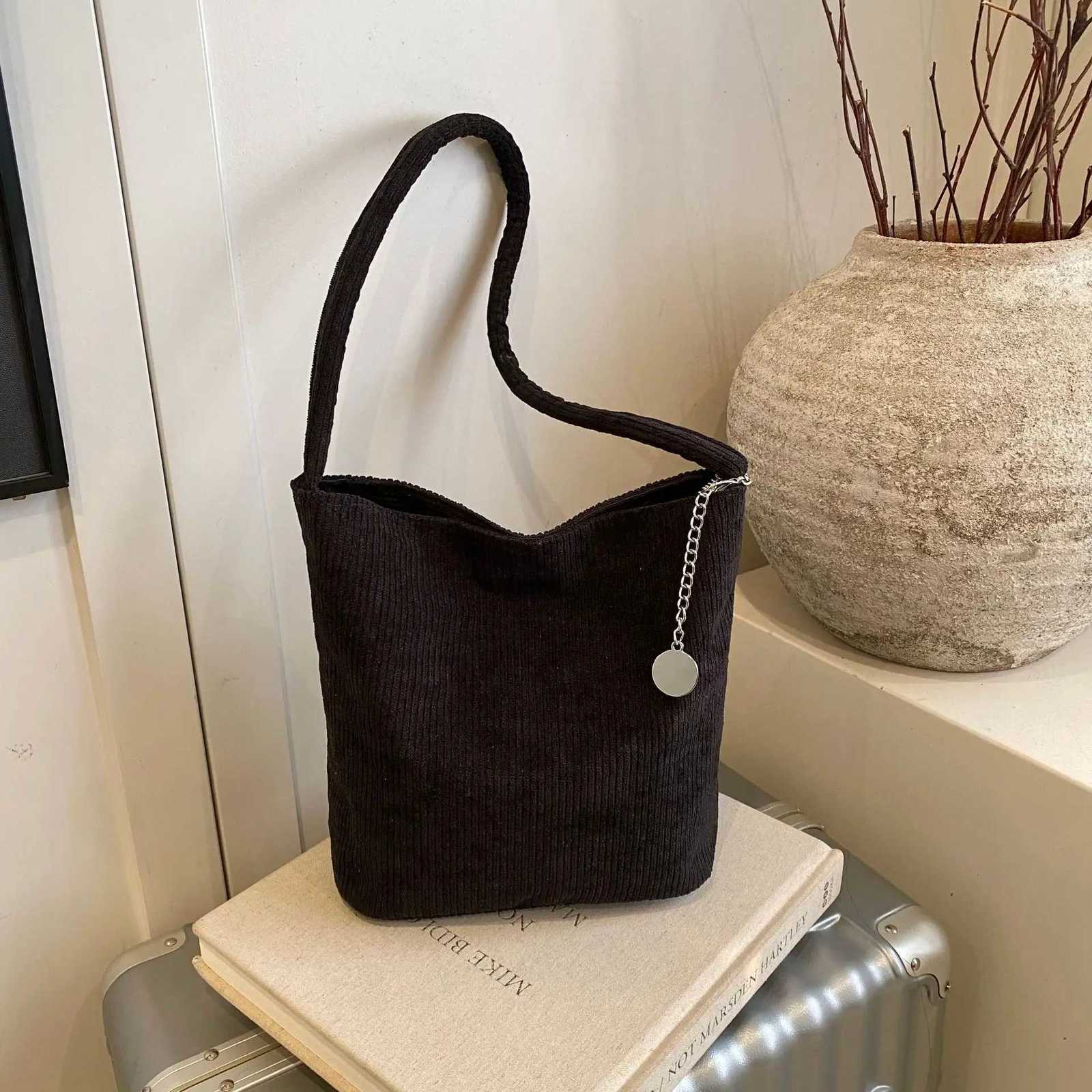 2025 A/W Niche Vintage Womens Underarm Bag Genuine Leather Large Capacity Multi-way Shoulder Crossbody Purse Retro Chic ToteT251218