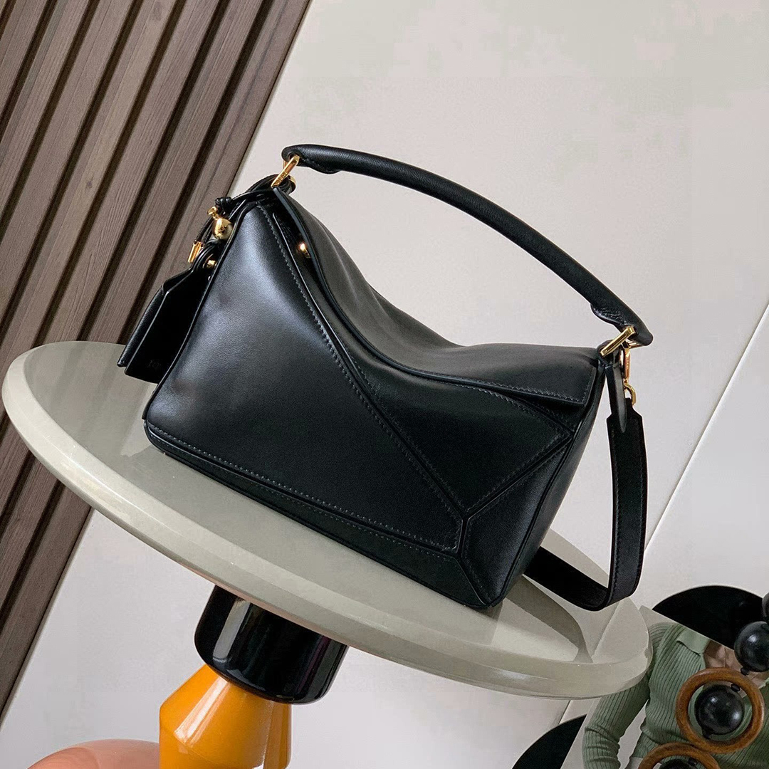 Designer bag Women shoulder leather Luxury Lady Totes Chain handbag luxe bag Geometric Quilted Leather Pillow Bag, Women's Shoulder/Crossbody/Top Handle Bag