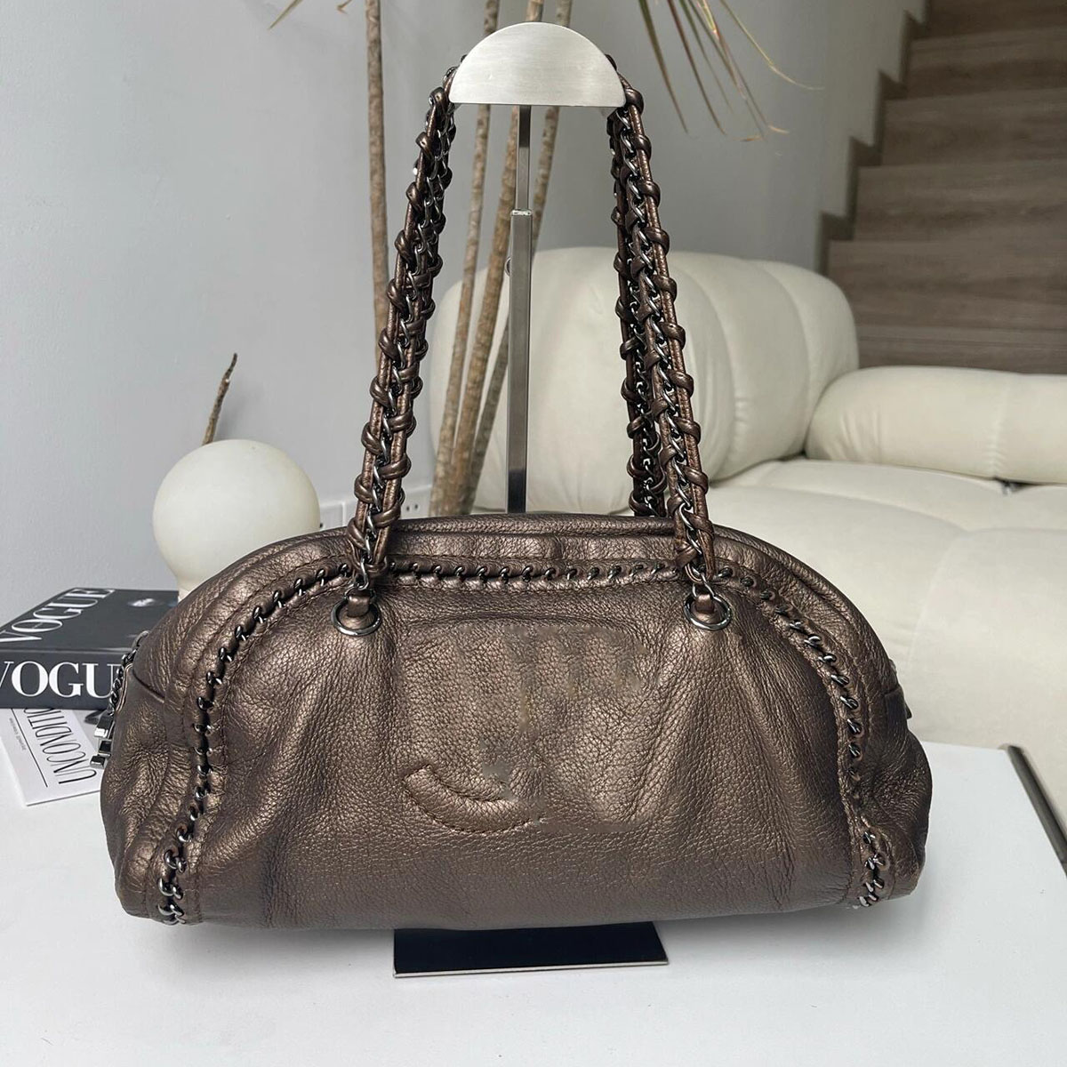 Retro Single Shoulder Bag Copper Colored Cowhide Bag Under the Arm Designer Girls Makeup Bag Chain with Trim Boston Bag with Embossed Pattern C Shaped Button Shell Bag