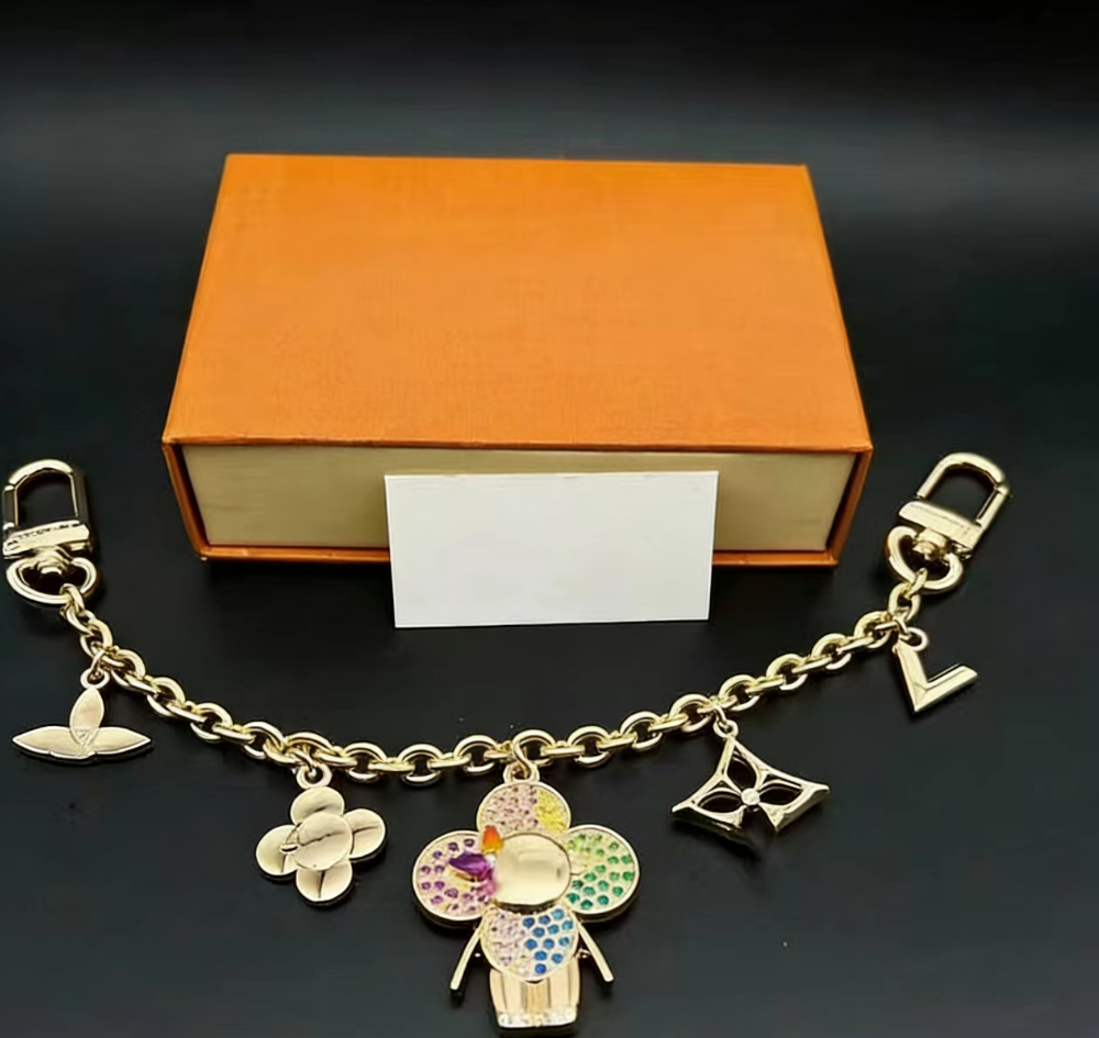 with the box Designer Bag charm Series Sunflower Vivie Panda Pendant Keys Charm Luxury Color Rhinestone Keychain Fun Car Chain Couple Bags Key Chain Women Men