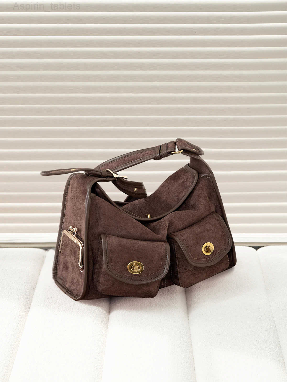 HIATUS medieval gilt lock multi-pocket shoulder pillow bag retro literary and casual wide shoulder strap commuter bag H251218