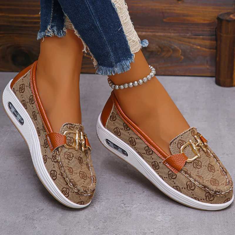 Autumn Women Trend Retro Flat Shoes Women Fashionable Round Toe Metal Decoration Casual Shoes Zapatos De Mujer