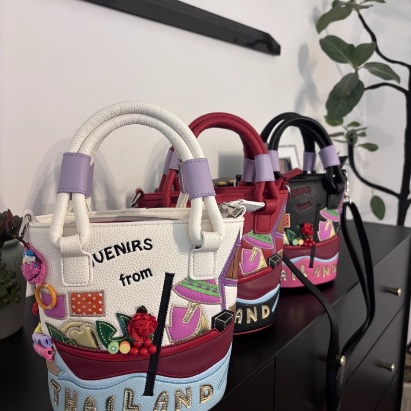 The Designer's Luxurious And Trendy Multi-functional Fashion Bucket Bag Is A Small Patchwork Embroidery 3D Crossbody Bag For Women