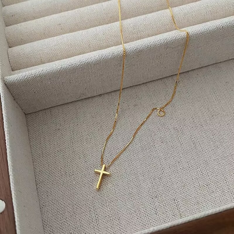 Designer Jewellery High Quality Sweet Simple Fashion Cross Collarbone Chain for Special Occasions Gift Textured Elegant Accessory