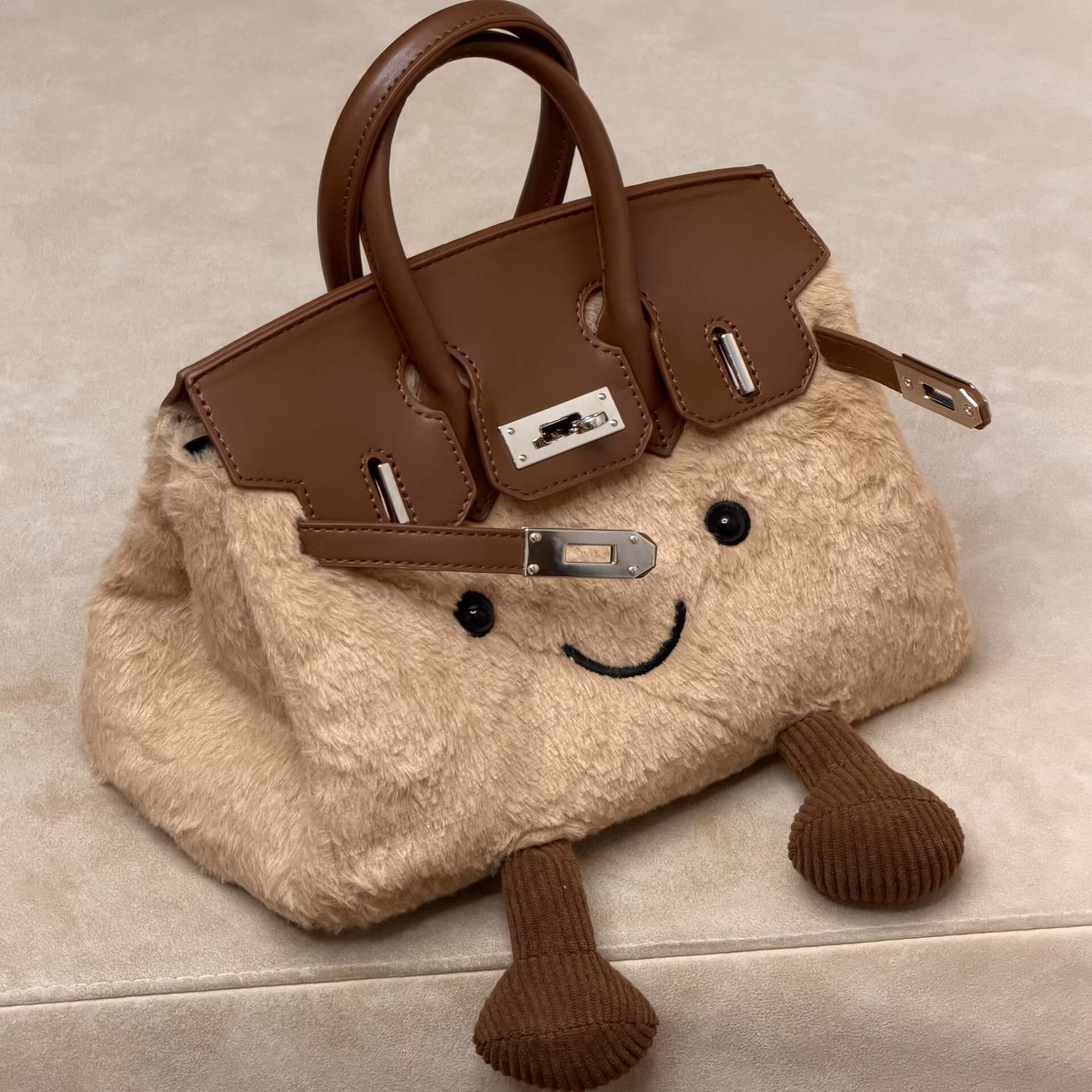 Designer bag New Cute Plush Smiley Face Bag for Women Korean Version Versatile Shoulder Crossbody Bag Cartoon Doll Handbag