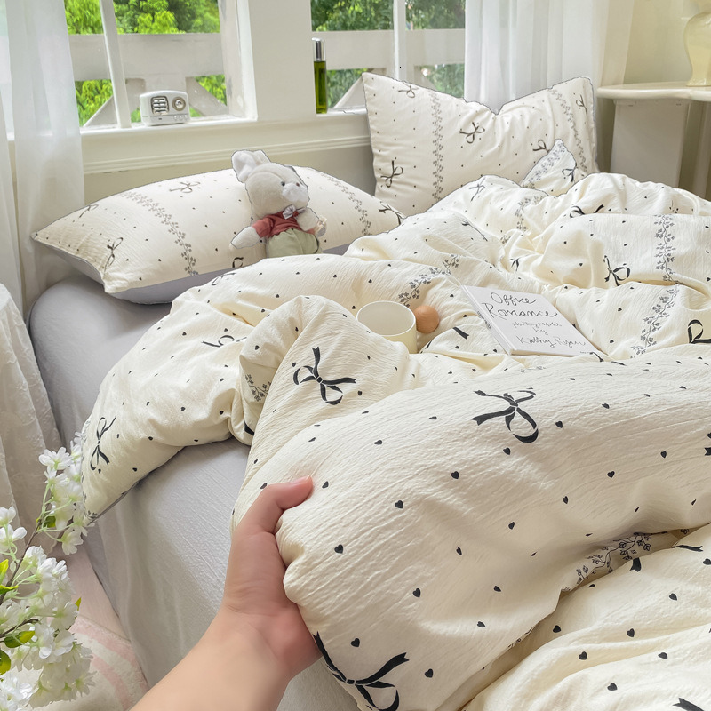 Cotton wrinkled yarn double-layer yarn small fresh four piece set duvet cover bedding student dormitory three or four piece set Sheet