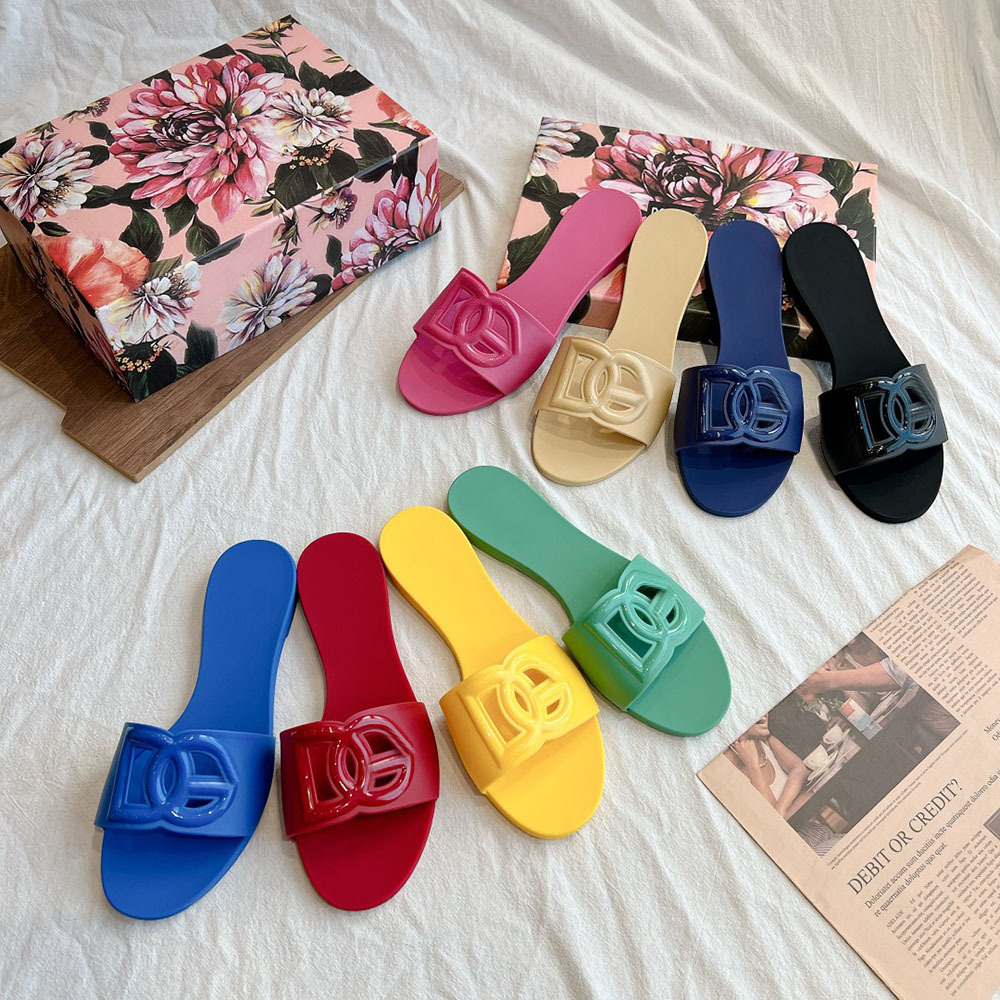 Free shipping designer shoes Skin-Friendly Slip-On Casual Footwear Versatile Use for Beach Activities Non-slip red