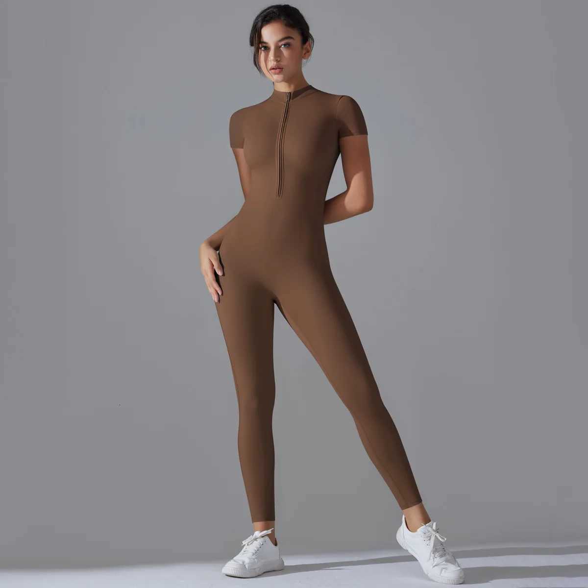 Naked zipper short sleeved yoga suit jumpsuit quick drying breathable outdoor sports tight fitting jumpsuit fitness suitt251219