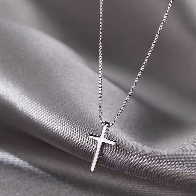Designer Jewellery High Quality Sweet Simple Fashion Cross Collarbone Chain for Special Occasions Gift Textured Elegant Accessory