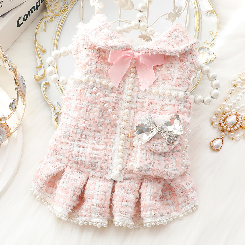 Factory wholesale pet clothing. Autumn winter styles. Cat princess dress. Backpack. Pink color. Small size. Scent is very pleasant. Funny and cute. Sm