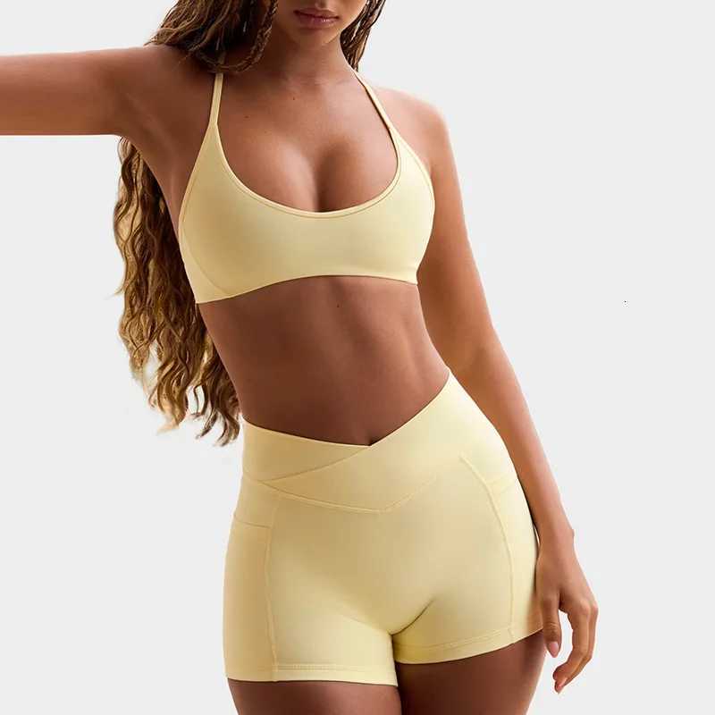 New Womens Yoga Set High Elasticity Halter Sports Bra Beautiful Back Bra Cross Waist Fitness Shorts Yoga Outfit Sports Sett251219
