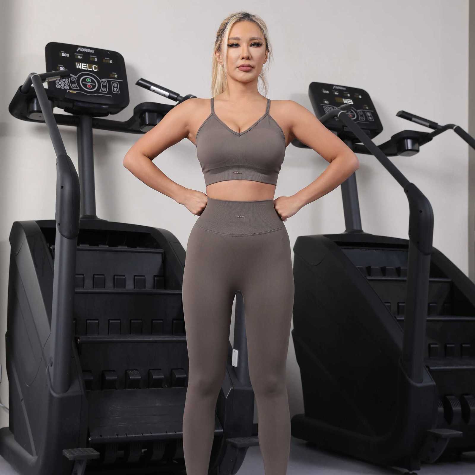 2PCS Womens Seamless Yoga Set Strappy Sports Bra with Pads High Waisted Leggings Workout Outfit Quick Dry Gym Suitt251219