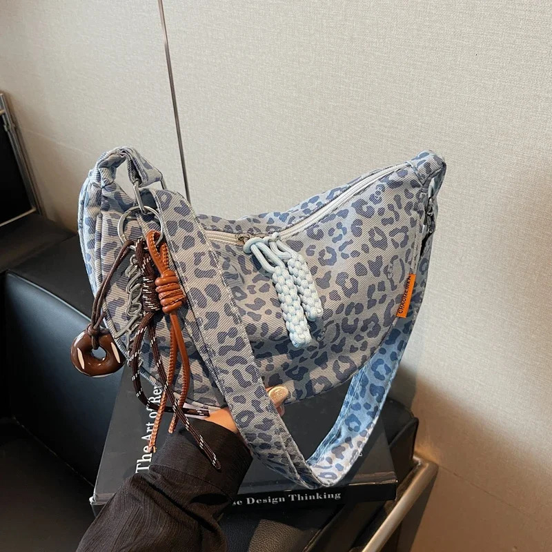 Concise Leopard Print Canvas Zipper Shoulder Bags Versatile Large Capacity Casual Commute Underarm Crossbody Bags 251216