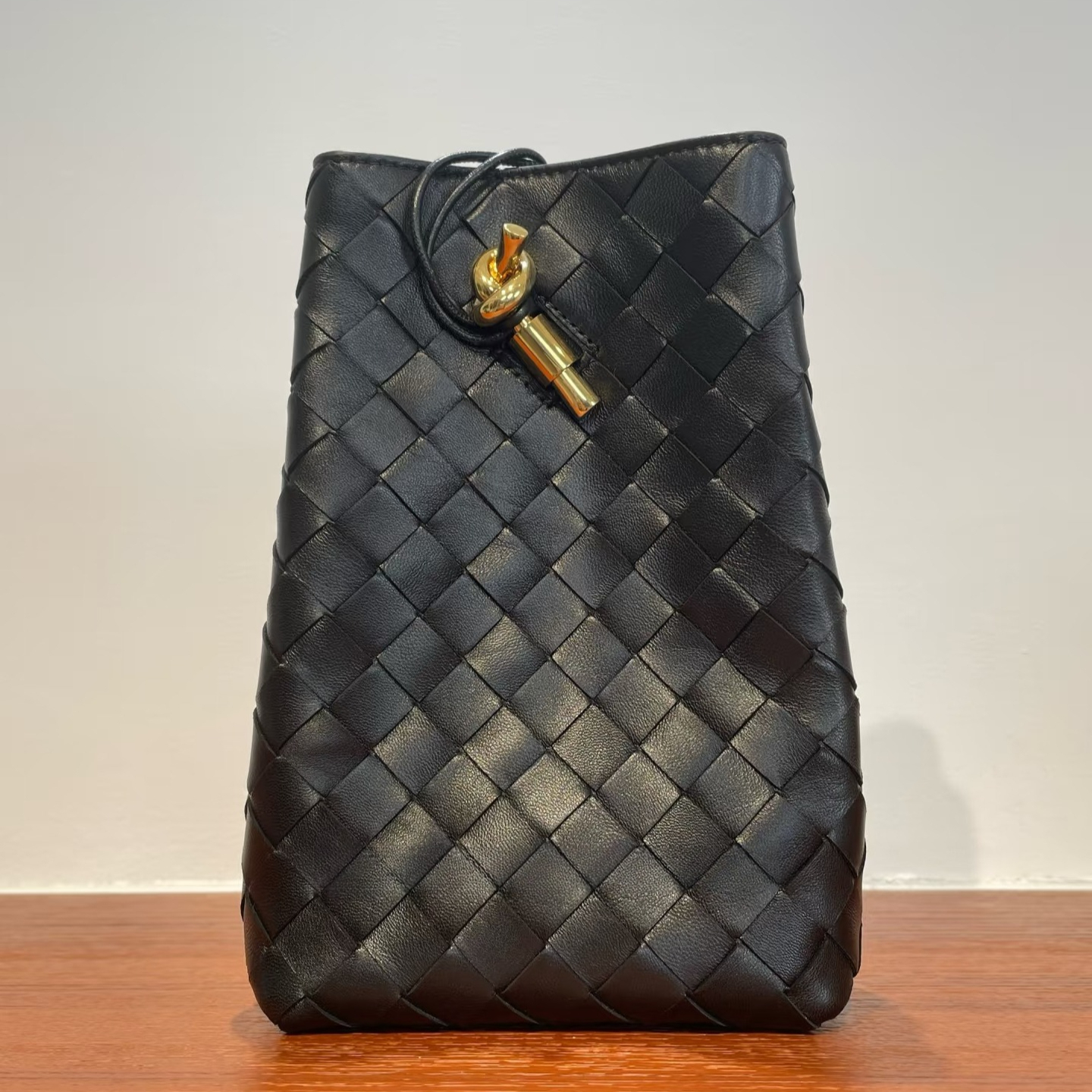 Andiam Cellphone Bags Genuine Leather Cross Body Phone Purse Sling Underarm Bag Knot Closure Small Shoulder Bags Knitting Woven Totes Phone Package 2026 New 3505