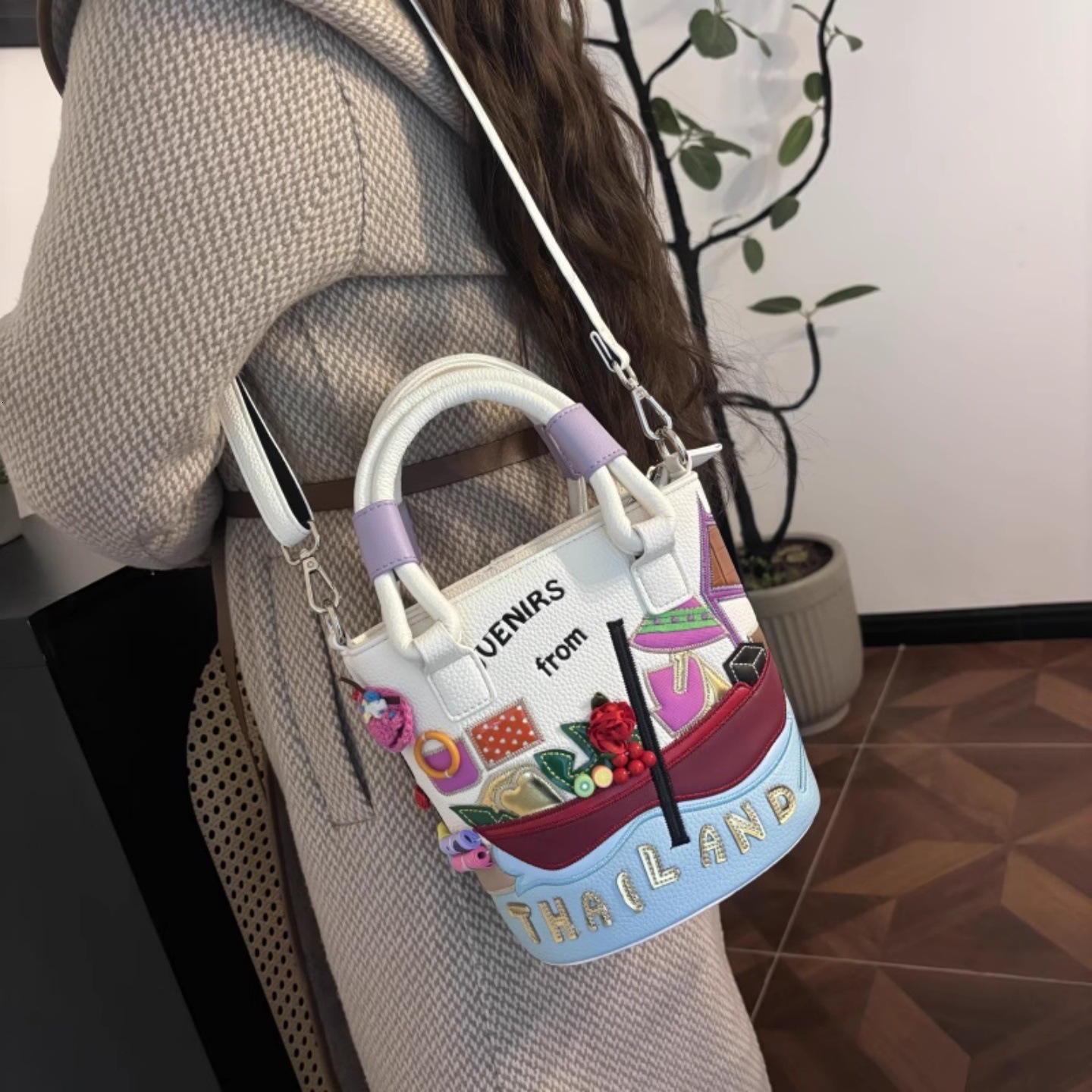 The Designer's Luxurious And Trendy Multi-functional Fashion Bucket Bag Is A Small Patchwork Embroidery 3D Crossbody Bag For Women