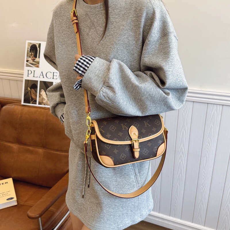 2026 New Designer Crossbody Bag Retro Underarm Fashion Handbag Small Square Shoulder Crossbody Bag with Wide Strap