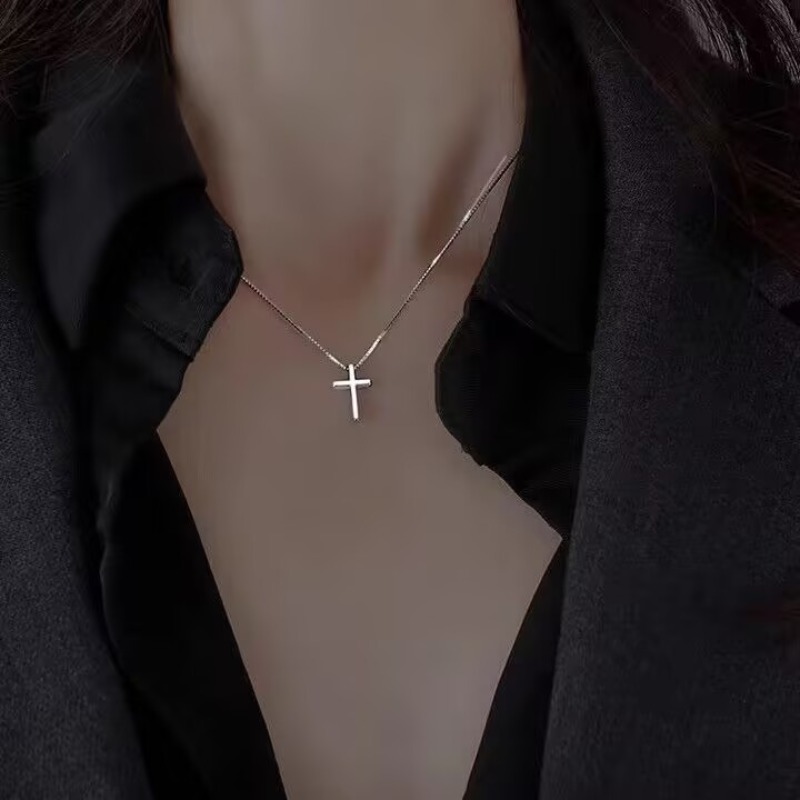 Designer Jewellery High Quality Sweet Simple Fashion Cross Collarbone Chain for Special Occasions Gift Textured Elegant Accessory