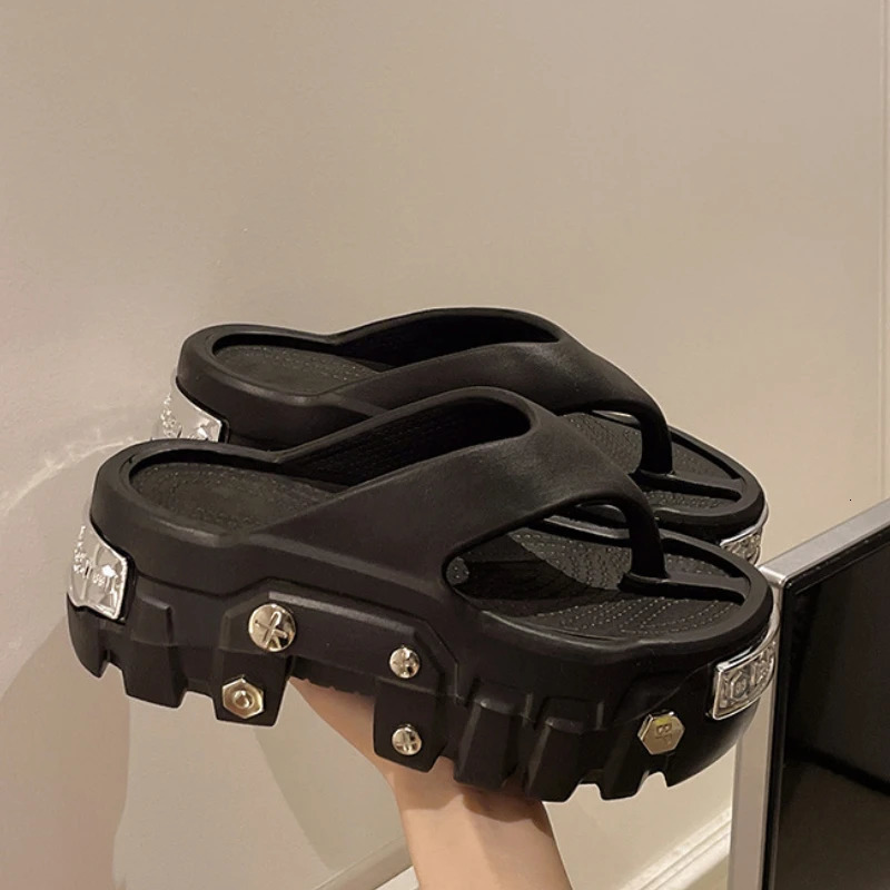 Woman flip flops Punk Shoes trend Casual Platform Sandals non-slip Outdoor slippers Unique features Flat Slides 251217