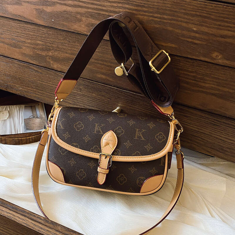 2026 New Designer Crossbody Bag Retro Underarm Fashion Handbag Small Square Shoulder Crossbody Bag with Wide Strap