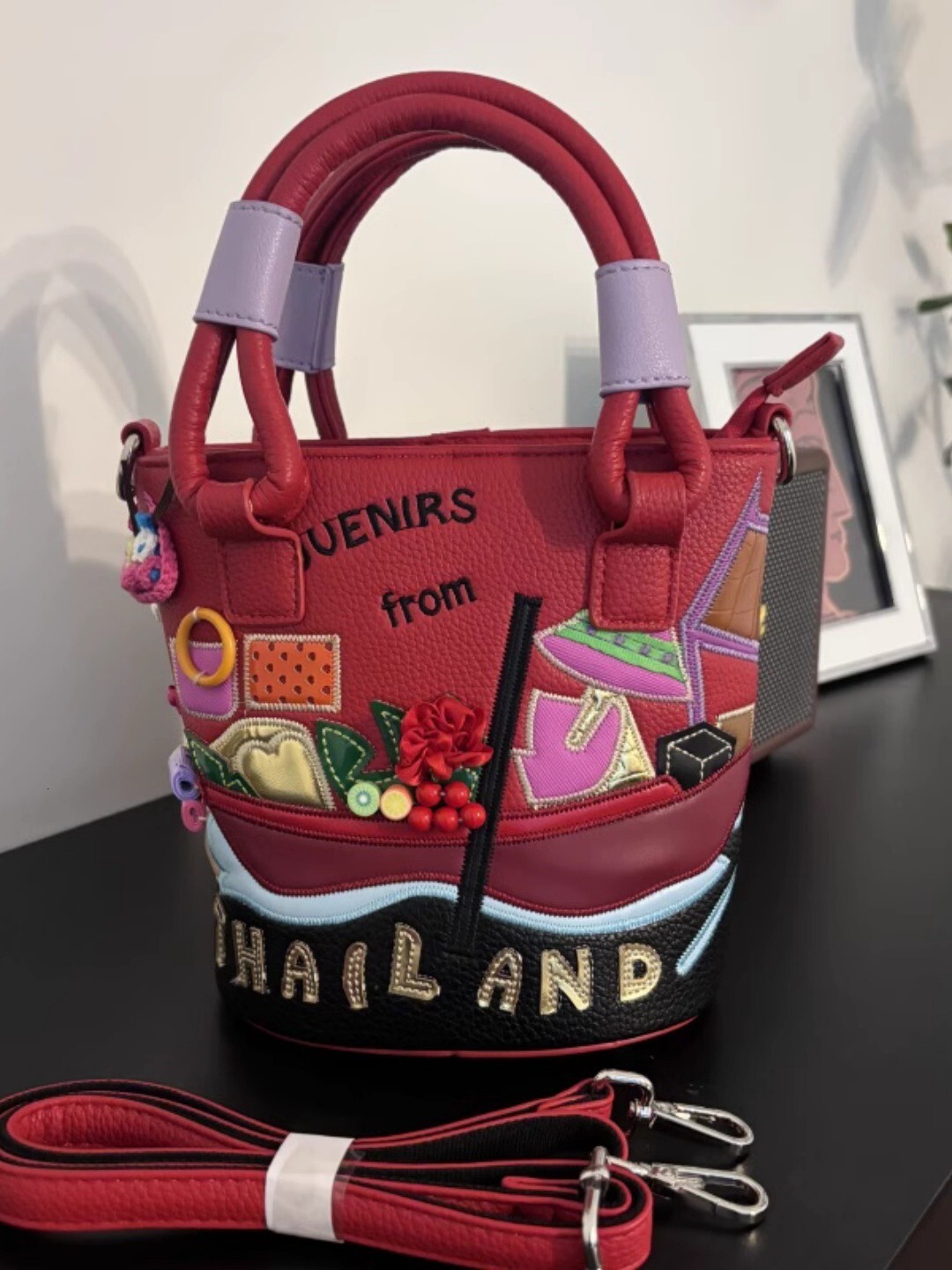 The Designer's Luxurious And Trendy Multi-functional Fashion Bucket Bag Is A Small Patchwork Embroidery 3D Crossbody Bag For Women