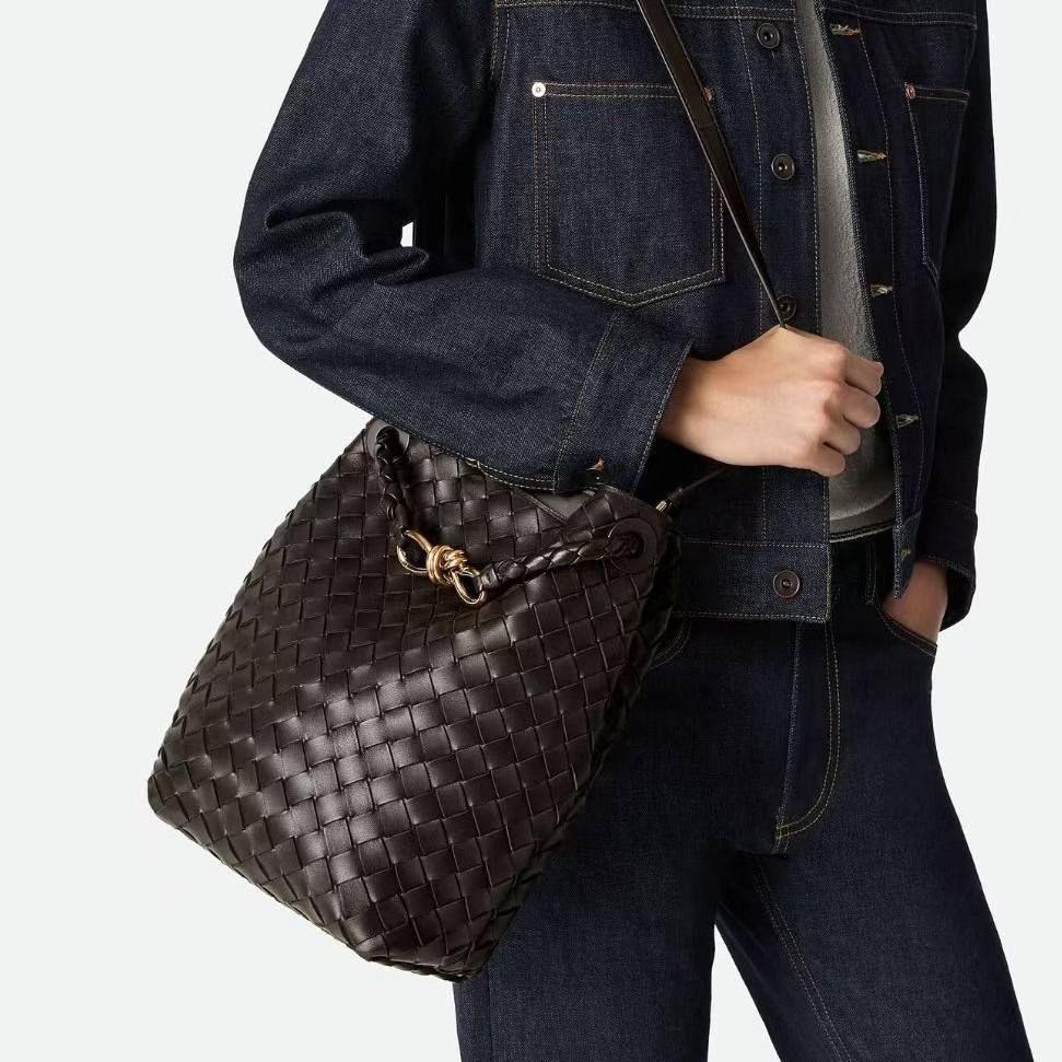 Real Leather Bucket Shoulder Bags Intrecciato Woven Crossbody Bag Knot Rope Drawstring Handbags 2026 New Designer Cowhide Knitted Bucket Tote Purse 3504